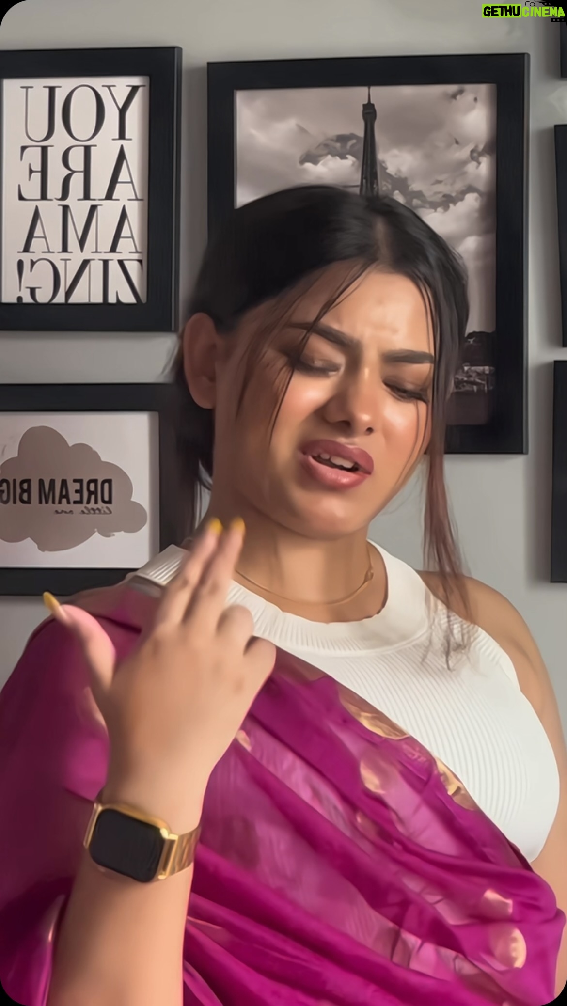 Shrniii - 86.5K Likes - Akele main mt mil✨🤌🏻 @_.shrniiii._ 
.
.
.
#reelkarofeelkaro #reelinstagram #reels
#reelitfeelit #explorar #explore #viralvideos
#viral #trending #shrniifam #explorepage