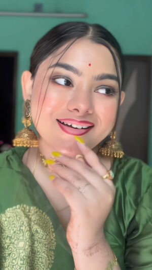 Shrniii Instagram - 💚🌸 @_.shrniiii._ 
.
.
.
#reelkarofeelkaro #reelinstagram #reels
#reelitfeelit #explorar #explore #viralvideos #viral #trending #delhi #shrniifam #explorepage