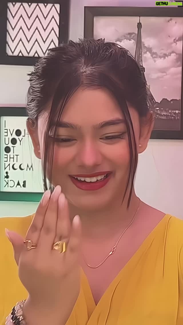 Shrniii - 17.6K Likes - Aaina Bana Lenge🪞😍❤️ @_.shrniiii._ 
.
.
.
#reelkarofeelkaro #reelinstagram #reels
#reelitfeelit #explorar #explore #viralvideos #viral #trending #shrniifam #explorepage #delhi