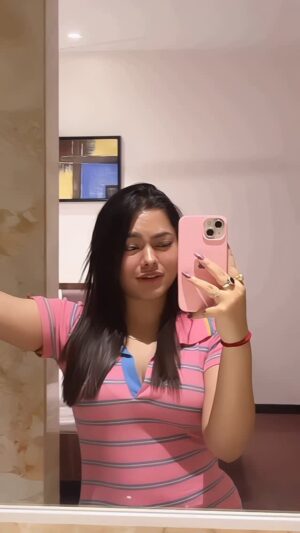 Shrniii Instagram - Jo Tu Nei Toh💗🥵😚 @_.shrniiii._ 
.
.
.
#reelkarofeelkaro #reelinstagram #reels
#reelitfeelit #explorar #explore #viralvideos #viral #trending #shrniifam #explorepage