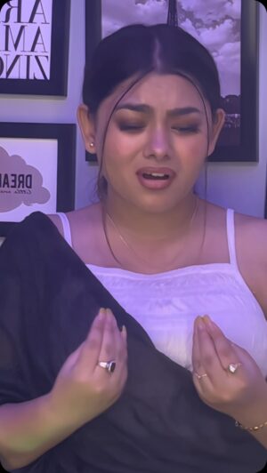 Shrniii Instagram - Ab toh tumhara hu mai😝❤️🫶 @_.shrniiii._ 
.
.
.
#reelkarofeelkaro #reelinstagram #reels
#reelitfeelit #explorar #explore #viralvideos
#viral #trending #shrniifam #explorepage