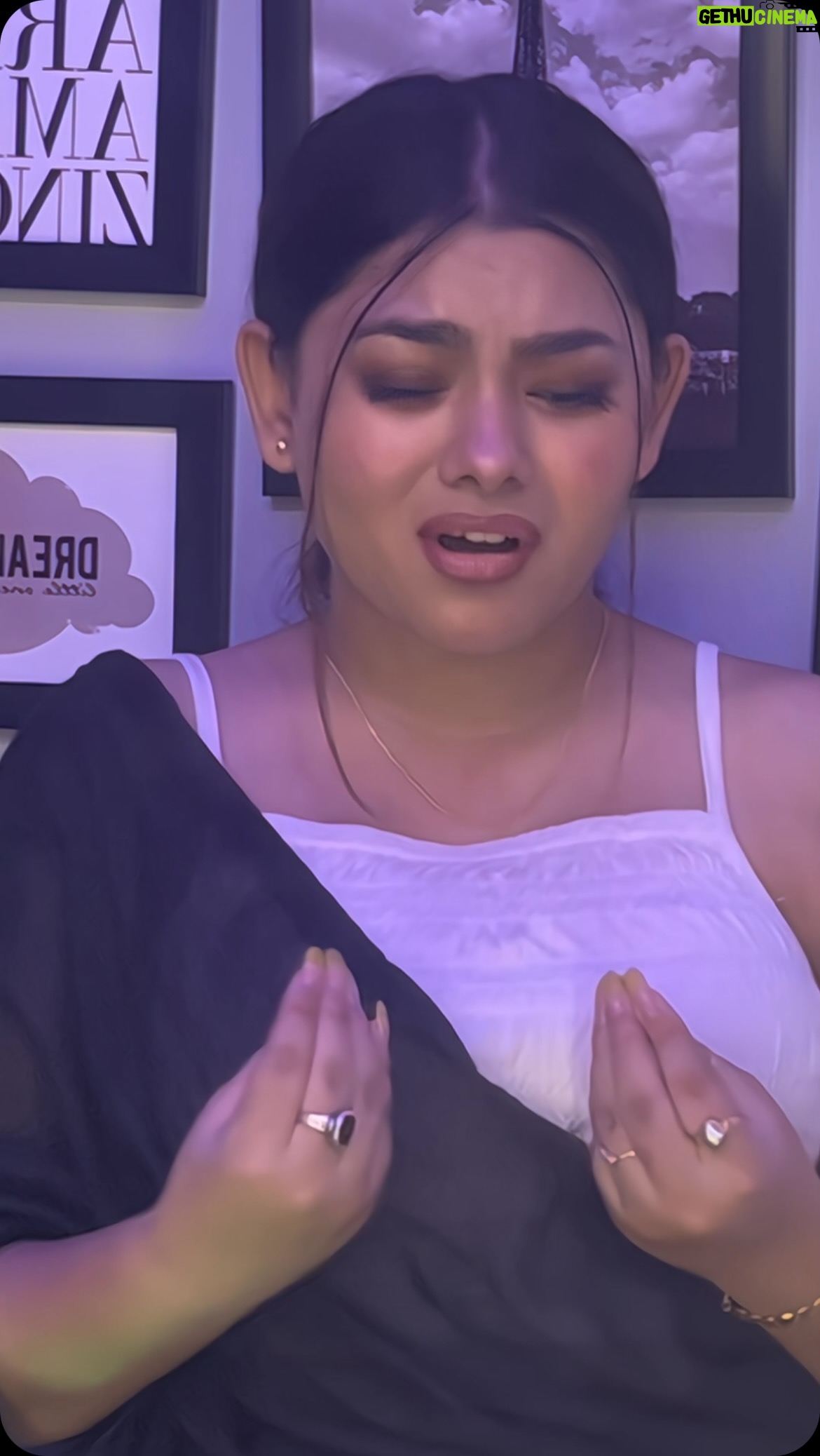 Shrniii - 148K Likes - Ab toh tumhara hu mai😝❤️🫶 @_.shrniiii._ 
.
.
.
#reelkarofeelkaro #reelinstagram #reels
#reelitfeelit #explorar #explore #viralvideos
#viral #trending #shrniifam #explorepage