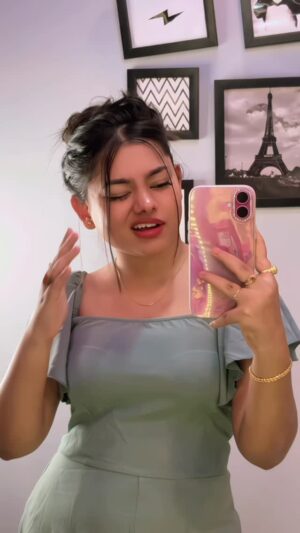 Shrniii Instagram - ♥️ @_.shrniiii._ 
.
.
.
#reelitfeelit #explorar #explore #viralvideos #viral #trending #shrniifam #explorepage #delhi