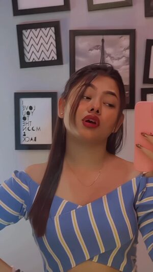 Shrniii Instagram - Haan😆🔥💞 @_.shrniiii._ 
.
.
.
#reelkarofeelkaro #reelinstagram #reels
#reelitfeelit #explorar #explore #viralvideos #viral #trending #shrniifam #explorepage