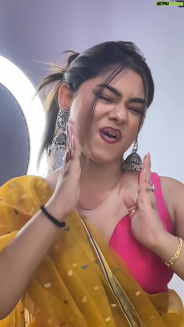 Shrniii - 17K Likes - gore gore se chhore🔥😂🤌🏻 @_.shrniiii._ 
.
.
.
#reelkarofeelkaro #reelinstagram #reels
#reelitfeelit #explorar #explore #viralvideos #viral #trending #delhi #shrniifam