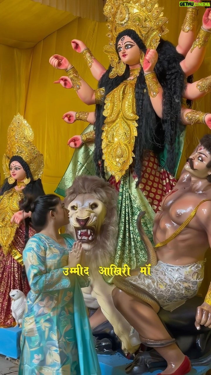 Shrniii - 20.5K Likes - Jai Jai Maa Durge👏🏻🙇🏻‍♀️❤️ @_.shrniiii._ 
.
.
.
#reelkarofeelkaro #reelinstagram #reels #jaymatarani 
#reelitfeelit #explorar #explore #viralvideos #viral #trending #delhi #shrniifam #explorepage
