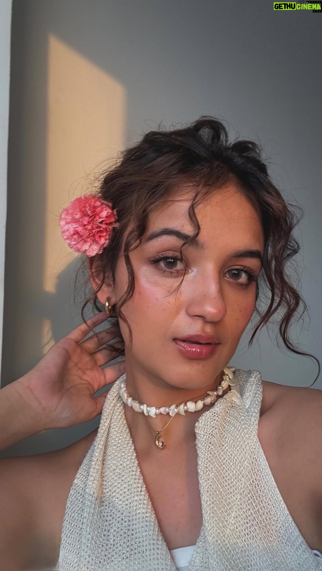 Shruti Bkshi - 49.5K Likes - created this look using my favourite products 💗

 @elfcosmetics halo glow – Adds a radiant, dewy finish to brighten your complexion.✨
@toofacedlovesindia eyebrow wax – Defines and sculpts your brows for a clean, polished look.🤌🏻
@sheglam_official contour – Enhances and sculpts your features with its blendable, seamless formula.💫
@benefitindia tint Delivers a warm, natural flush that brightens your cheeks beautifully.💗
@rarebeauty highlighter – Illuminates your skin with a soft, ethereal glow that highlights your best features.🌟
@trysugar eyebrow pencil in brown shade – Precisely fills and defines your brows with a natural, sophisticated brown.🤎
@kaybykatrina brown kajal – Offers a smooth, subtle line to intensify your eyes with a hint of warmth.✨
@officialswissbeauty lip liner – Outlines your lips perfectly, ensuring a defined and lasting shape.💗
@florencebymills lip balm – Nourishes and hydrates your lips while adding a delicate pop of color.🎀
@reachedmars lip gloss – Provides a high-shine, luscious finish that completes your look with a touch of glam.🥰
• @lorealparis mascara – Instantly volumizes and lengthens your lashes for a striking, fluttery effect.✨

#reels #reelsi̇nstagram #explore #explorepage #trending #trendinreels #viral #makeup #islandmakeup #glowy