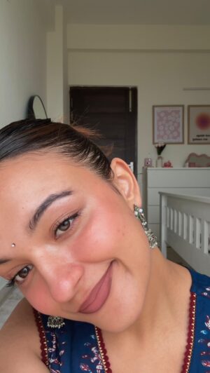 Shruti Bkshi Instagram - my current fav lip combo🤍
lip liner @milanicosmetics
lipstick @lakmeindia
comment down for links💗
#reels #reelsinstagram #trending #viral #lipcombo #lipstick #lipliners #explore #explorepage #lipliners