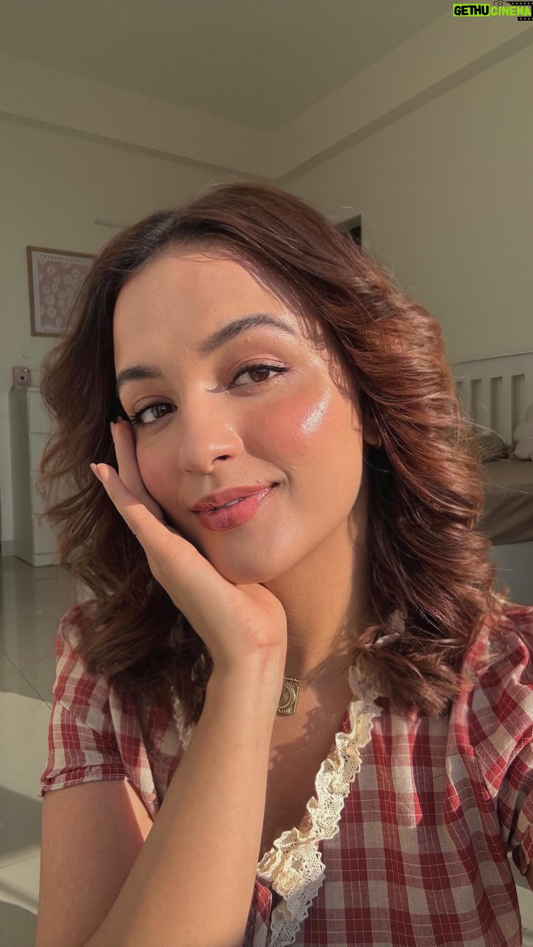 Shruti Bkshi - 13.9K Likes - You often ask how my skin looks so even-toned. Of course, my skincare plays a big role 🥰especially the Vitamin C I use,but another secret is the skin tints I swear by! If you’re like me and don’t like the heavy feeling of foundation, you should definitely give these a try.

The first one is from @quenchbotanics ✨, and I absolutely love it! It’s my favorite because it’s affordable yet such a great product for the price. It provides SPF protection, feels super lightweight, and gives a minimal, natural-looking coverage.

The second one is from Halo by @smashboxindia 💗. If you have a good budget, this is totally worth it! It performs just like a high-end product, offers SPF 25 protection, and blends seamlessly while giving really nice coverage.

The third one is from @houseofmakeupofficial . So many people recommended this to me, and I used to wonder why they were so obsessed with it. 🫢Now I get it! It works just like a luxury product but at an amazing price, so you should definitely check it out.❤️

The fourth one is one of my favorites from @dotandkey.skincare ❤️If you want very light coverage while also protecting your skin from the sun, this is a great option. It gives just the right amount of coverage while keeping your skin protected.

And finally, the fifth one is from @wetnwildindia 🤌🏻this is the most high-coverage one. The coverage is absolutely insane, making it perfect for days when you want a full-glam look!💗

Comment links and i ll send you💗 

#reels #reelsinstagram #explore #explorepage #trending #trendingreels #viral #makeup #skintints #minimal #hacks