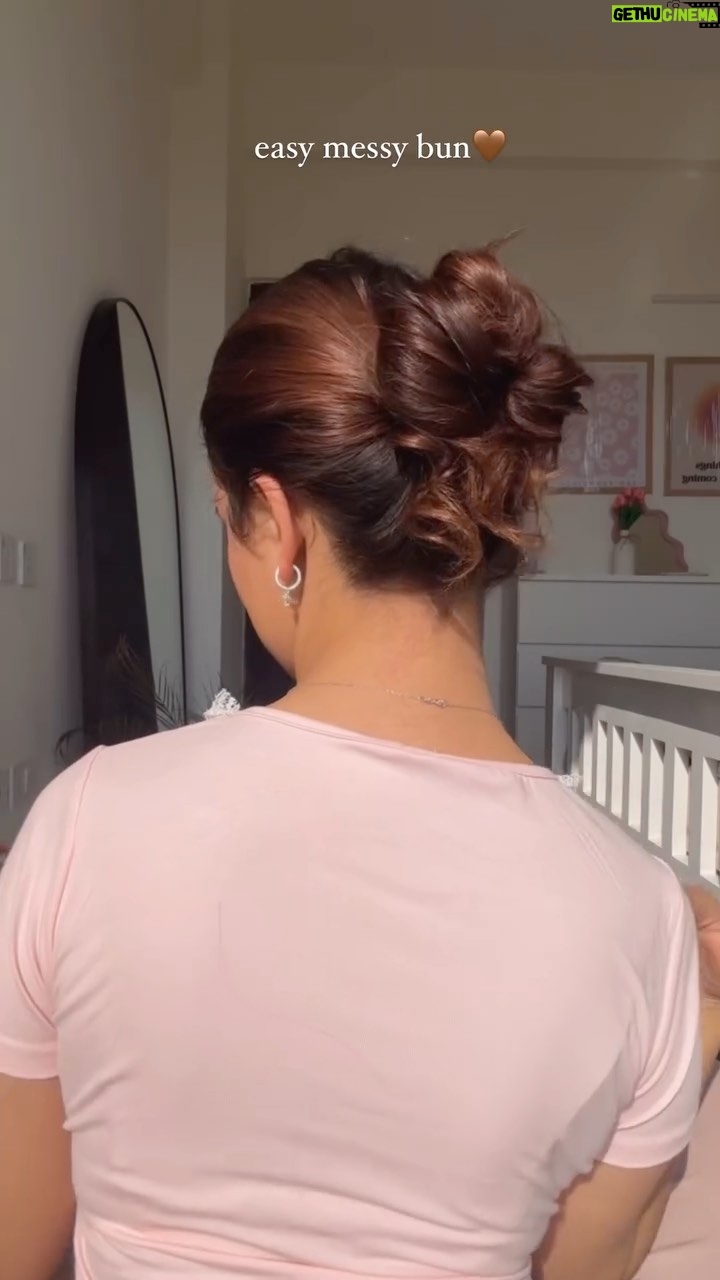 Shruti Bkshi - 78.5K Likes - i am obsessed ,let me know if you try it🤎🤭 

#reels #reelsinstagram #explore #explorepage #trending #trendingreels #viral #hair #hairstyles #messyhair #messybun