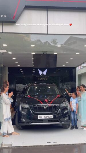 Shruti Bkshi Instagram - Just gifted my parents their first new car on my 25th birthday ,🥹🧿❤️a gift from my side to them. Aaj samajh mein aaya ki this is what I am working hard for. What a feeling it has been and what a journey it has been. I am so full of gratitude right now.
