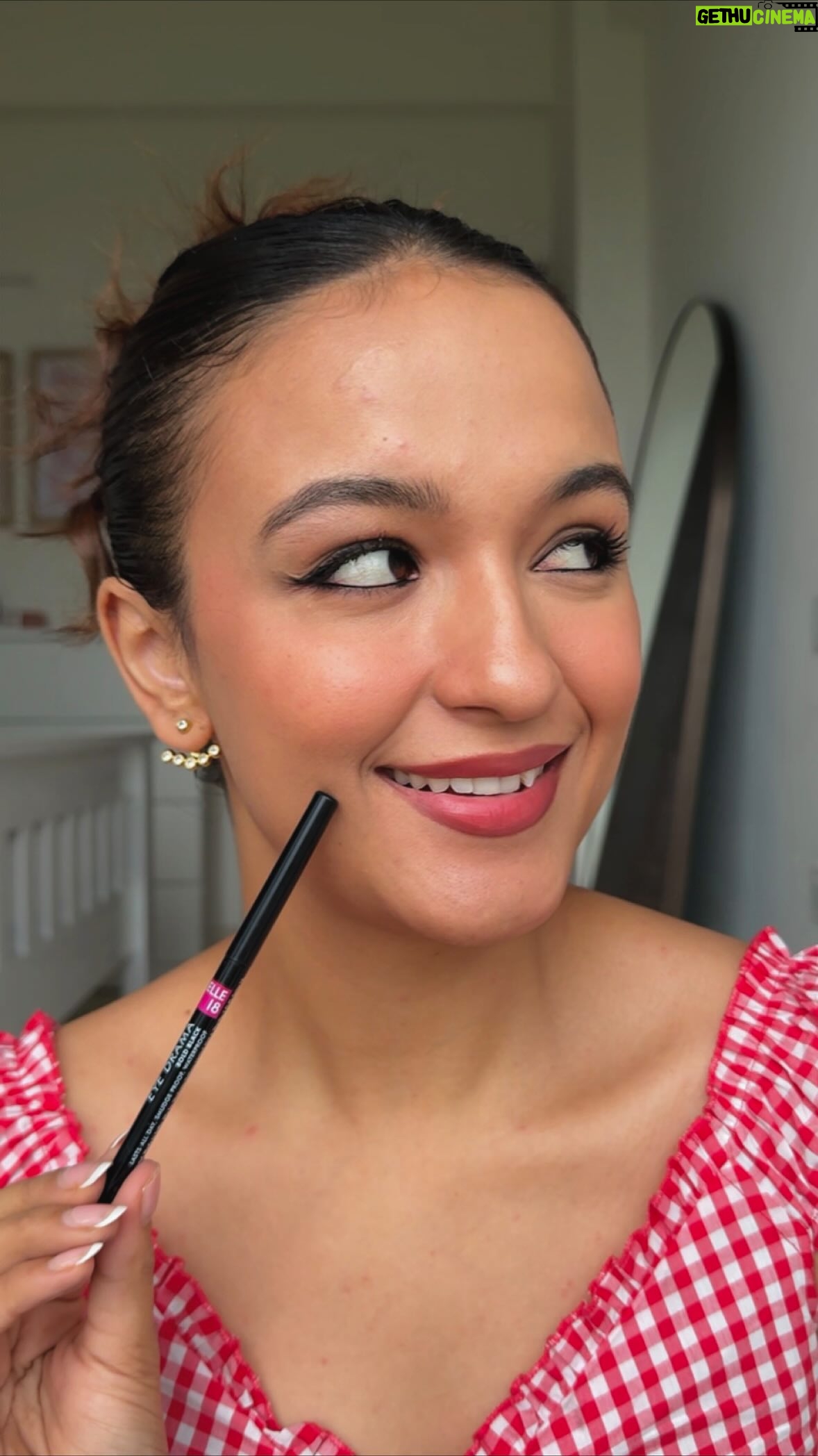 Shruti Bkshi - 21.9K Likes - The boldest strokes for your everyday glam ✨

Elle 18 Kajal in the Shade: Bold Black🖤

Products available on @myntra @nykaa @letspurplle @amazondotin

#Elle18 #makeup #AD
