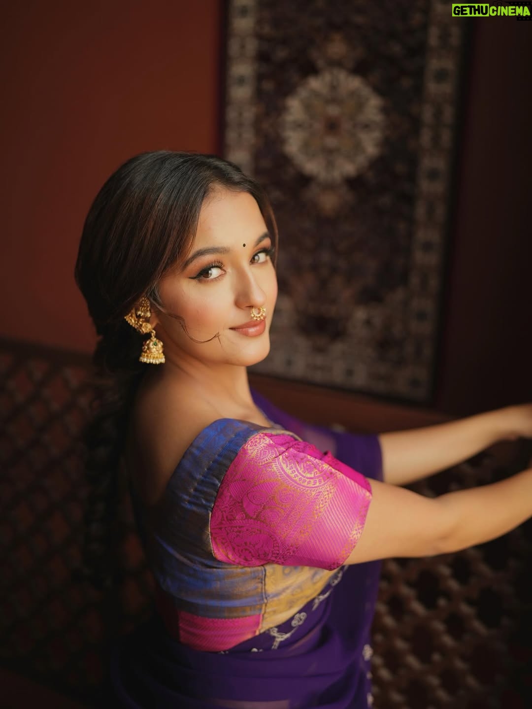 Shruti Bkshi - 15.2K Likes - bas pyaar bache 🦚🪷