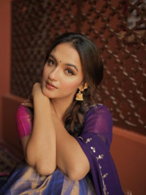 Shruti Bkshi Instagram - bas pyaar bache 🦚🪷
