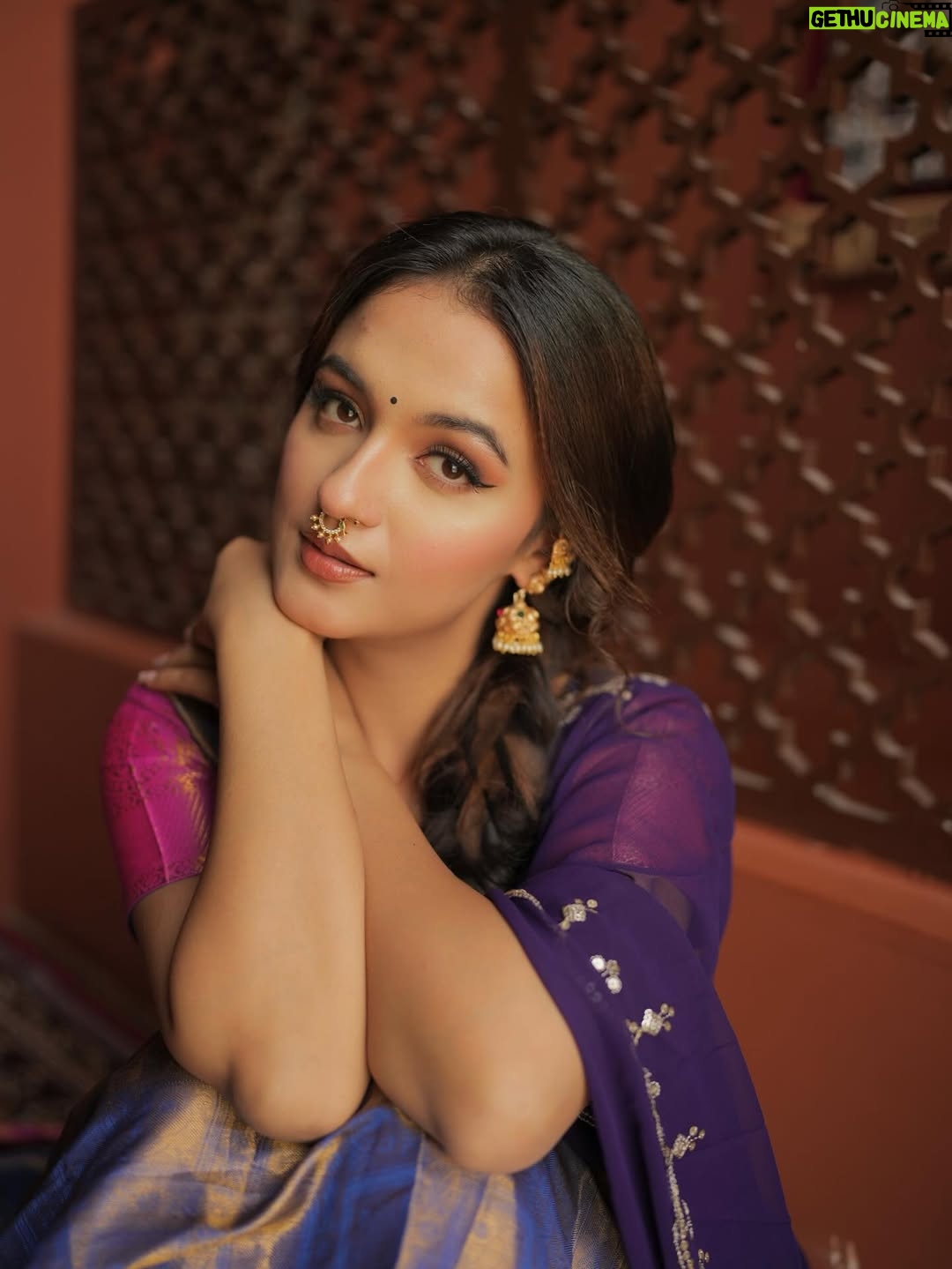 Shruti Bkshi - 15.2K Likes - bas pyaar bache 🦚🪷