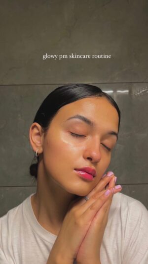 Shruti Bkshi Instagram - Does your skin also bounce back? ☺️
You can use this simple nighttime routine to achieve healthy, glowing skin. The products I have used are linked in my story and highlight *links*
Names:
Johnson’s Baby Oil & Cetaphil Cleanser: For double cleansing, I use Johnson’s Baby Oil because it suits my skin, is safe to use, and works wonders in removing makeup. This is followed by Cetaphil Gentle Cleanser, which is mild and removes leftover dirt and excess oil.
Laneige Cream Skin Ceramide: I started using it lately, and I can’t say much about it yet, but it has a very lightweight, milk-like formula. I have used The Face Shop Rice and Ceramide, and after using this for a month, I’ll decide whether to switch to this one or stick with the previous product.
Plum Rice Water and Niacinamide Serum: Rice water brightens, moisturizes, and reduces irritation in the skin. Simultaneously, Niacinamide evens skin tone and reduces pores, dark spots, and acne scars.
Advanced Snail 96 Mucin Power Essence: It’s one of my favorites, and I also have the moisturizer of the same line. I’ve been using it for the past year, and it helps the skin prevent and repair damages, filling the skin with elasticity for a healthier, younger-looking appearance.
Jade face Roller: It helps stimulate collagen in the skin, leading to collagen remodeling.
M Caffeine Under Eye Cream: This product has helped people with dark circles so much, and I can say this with assurance because my sister and three of my friends have seen visible differences in their dark circles. You’ll have to use it regularly and will see a difference within up to six weeks.
Dot and Key Lip Balm (Cherry Pop): Dry and chapped lips are common in winters. You can clearly see the difference in the video before and after applying this product. It provides hydration to your lips.
If there are any questions, you can drop them in the comments.❤️
#skincare #skin #glowing #pmskincareroutine #reels #viral #trending #trendingreels #explore #explorepage