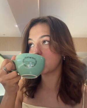 Shruti Bkshi Instagram - bombae dump 🌟 look at me sipping my coffee and smiling at a stranger girl 🤭