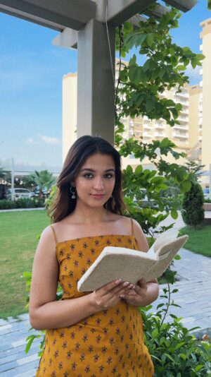 Shruti Bkshi Instagram - Recreated vaani's look❤️
#reels #reelsi̇nstagram #viral #trending #trendingnow #saiyara #vaani #explore #explorepage
