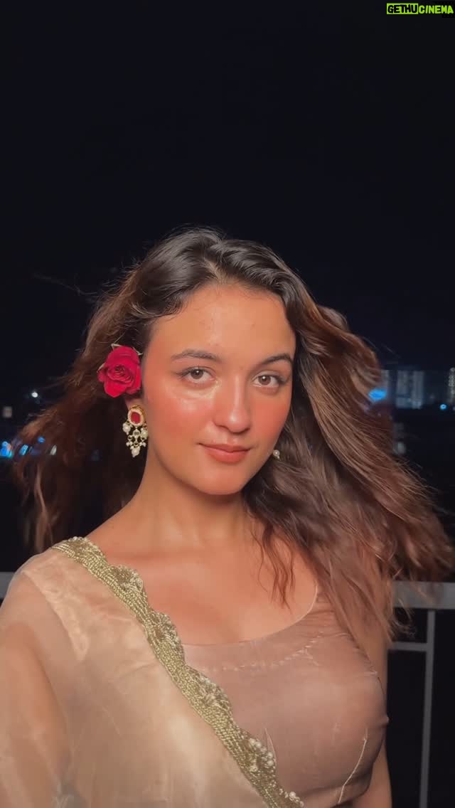 Shruti Bkshi - 61.1K Likes - Mene teri yaado me🤭❤️ 

#reels #reelsındia #reelsinstagram #viral #trending #trendingreels #explore #explorepage #meneteriyadokezulfomelagayephool
