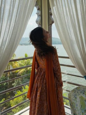 Shruti Bkshi Instagram - City of lakes, full of love🤍✨
suit from the best @jonaya.in 💫
