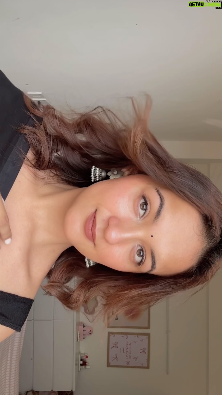 Shruti Bkshi - 16K Likes - Hua kya pyaar?🤭 

#reels #reelsi̇nstagram #trending #trendingreels #viral #explore #explorepage #transition #ethnic #honathapyaar