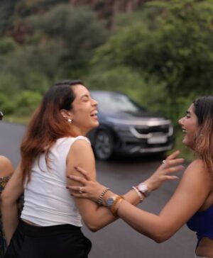 Shubhi Bharal Instagram - This weather called for a road trip🚘 Brought closer in every frame with 3.5x telephoto. OPPO Reno14 Series’ powerful 3.5x Telephoto camera didn’t just zoom-in - it brought the laughs, the chaos, and the vibes closer than ever.
#Ad #OPPOReno14Series #AIPortraitCamera #DilKyaChahtaHai #UnappointedPhotographer #ShubhiBharal #ThatTrendStalker