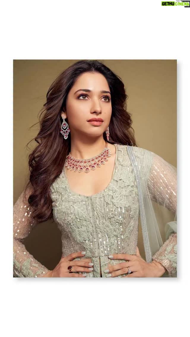 Shubhi Bharal - 3 Likes - Celebrity makeup made easy at @tirabeauty 
Get your favourites soon as the sale is on till the 29th only✨ Use my code: Shubhi650 to get additional discount 💃

Tira’s Big Beauty Party Sale is Live – Up to 50% off on your beauty
favourites!! 

#shubhibharal #thattrendstalker