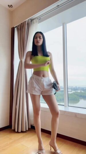 Shwe Eain Si Instagram - Monday to Friday throughout the week fit checks 💋💋