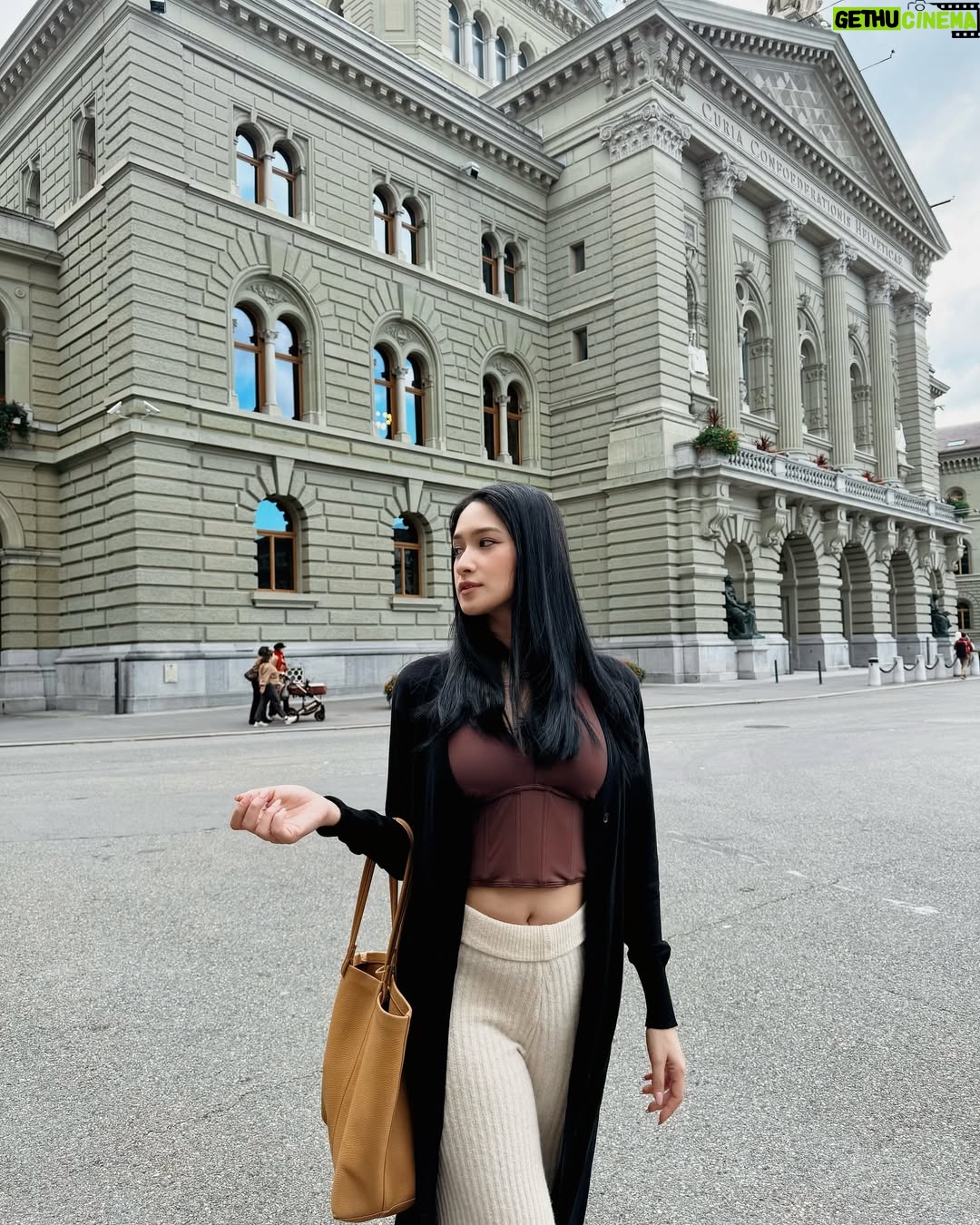 Shwe Eain Si - 612 Likes - Bern မြို့ကြီးကိုလွမ်းလို့ 
Switzerland ထပ်သွားချင်သေးတယ်ကွာ မဝသေးဘူး 🫢🙈💋