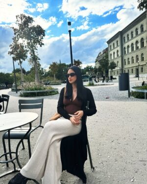Shwe Eain Si Instagram - Bern မြို့ကြီးကိုလွမ်းလို့ 
Switzerland ထပ်သွားချင်သေးတယ်ကွာ မဝသေးဘူး 🫢🙈💋