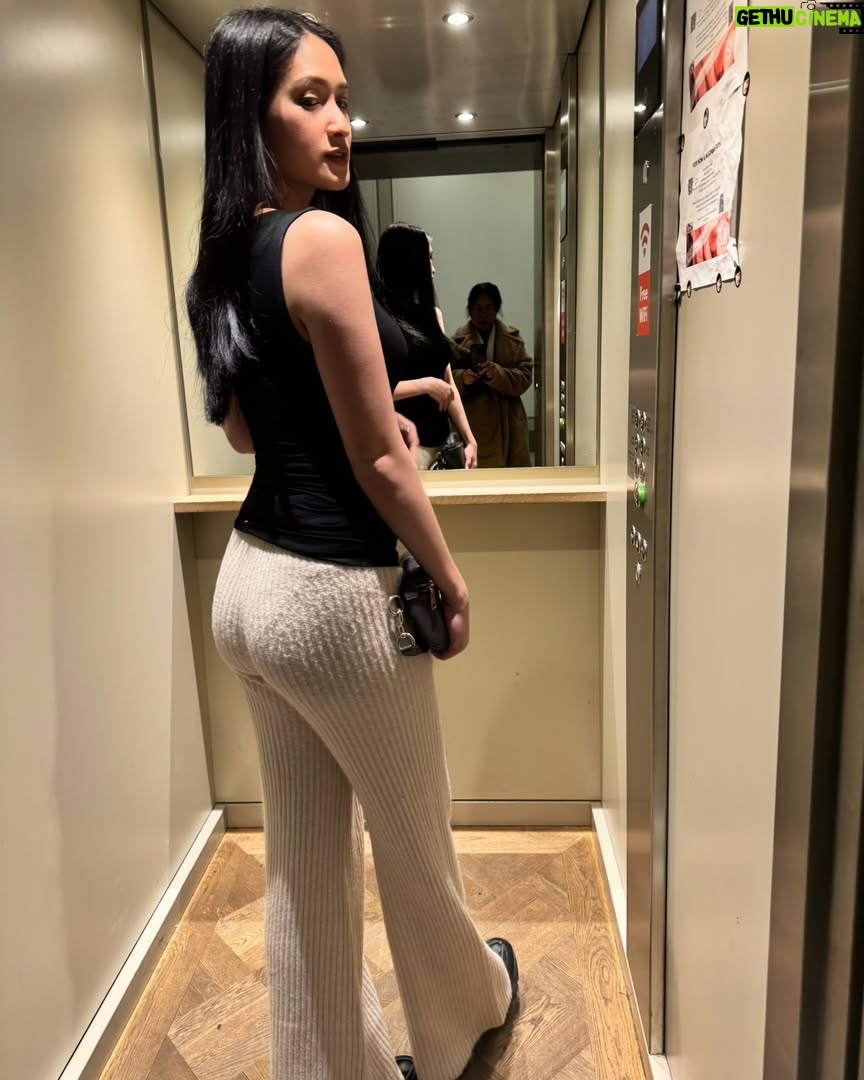 Shwe Eain Si - 242 Likes - 💋