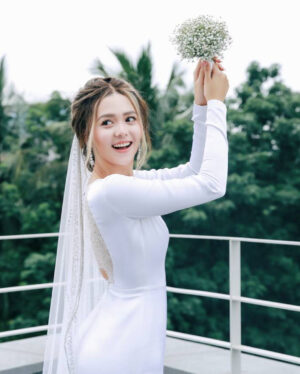 Shwe Hmone Yati Instagram - Be believed in yourself #ijustwanttobehappy ❤️🤷🏻♀️. @kaung_myatcouture #