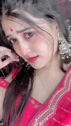 Shweta Jha Instagram - ‼️धनिया में पनिया ‼️#powerstar @singhpawan999 #boss #superhit #song
ONLY ON @_adityafilms__ @shilpi_raj_personal @priyanshusinghmusic @priya_raghuvanshi14
raushansinghviswash
MANAGE BY @suryaproductionhouse_