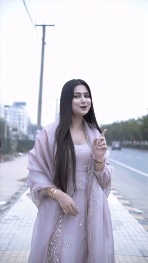 Shweta Singh Instagram - ✋