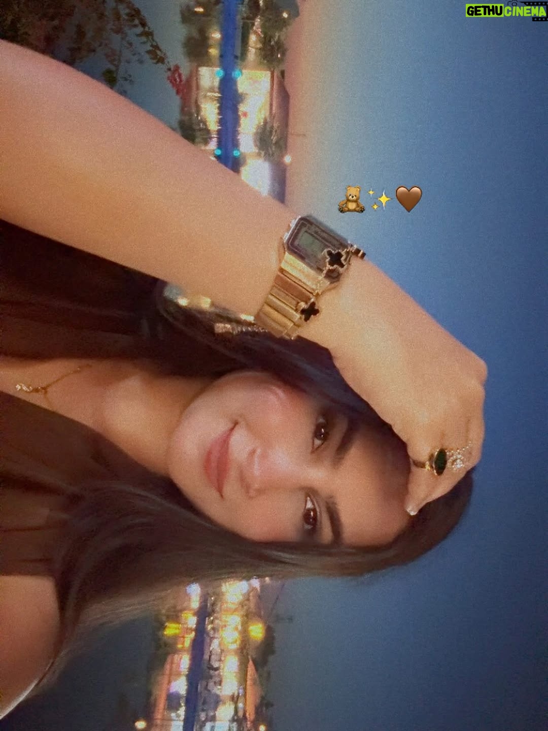 Shweta Singh - 35K Likes - 🤎👜🍫🦂 
.
.
.
#instamood
