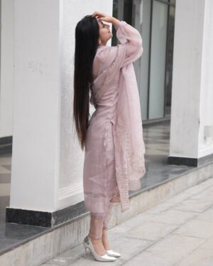 Shweta Singh Instagram - 🤍✨
.
.
.
#instagram #instastyle #style #suit #photoftheday #photoshoot #insta #like #explore #explorepage #photoshoot #photo #fashionista #fashiongram #trend