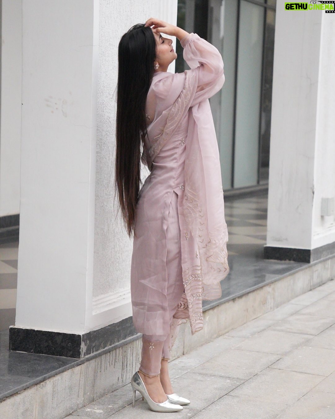 Shweta Singh - 19.2K Likes - 🤍✨ 

.
.
.
#instagram #instastyle #style #suit #photoftheday #photoshoot #insta #like #explore #explorepage #photoshoot #photo #fashionista #fashiongram #trend