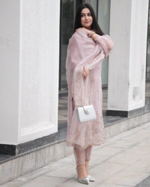 Shweta Singh Instagram - 🤍✨
.
.
.
#instagram #instastyle #style #suit #photoftheday #photoshoot #insta #like #explore #explorepage #photoshoot #photo #fashionista #fashiongram #trend