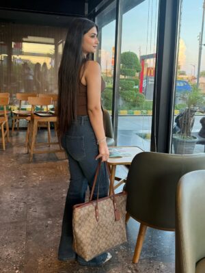 Shweta Singh Instagram - 🤎👜🍫🦂
.
.
.
#instamood