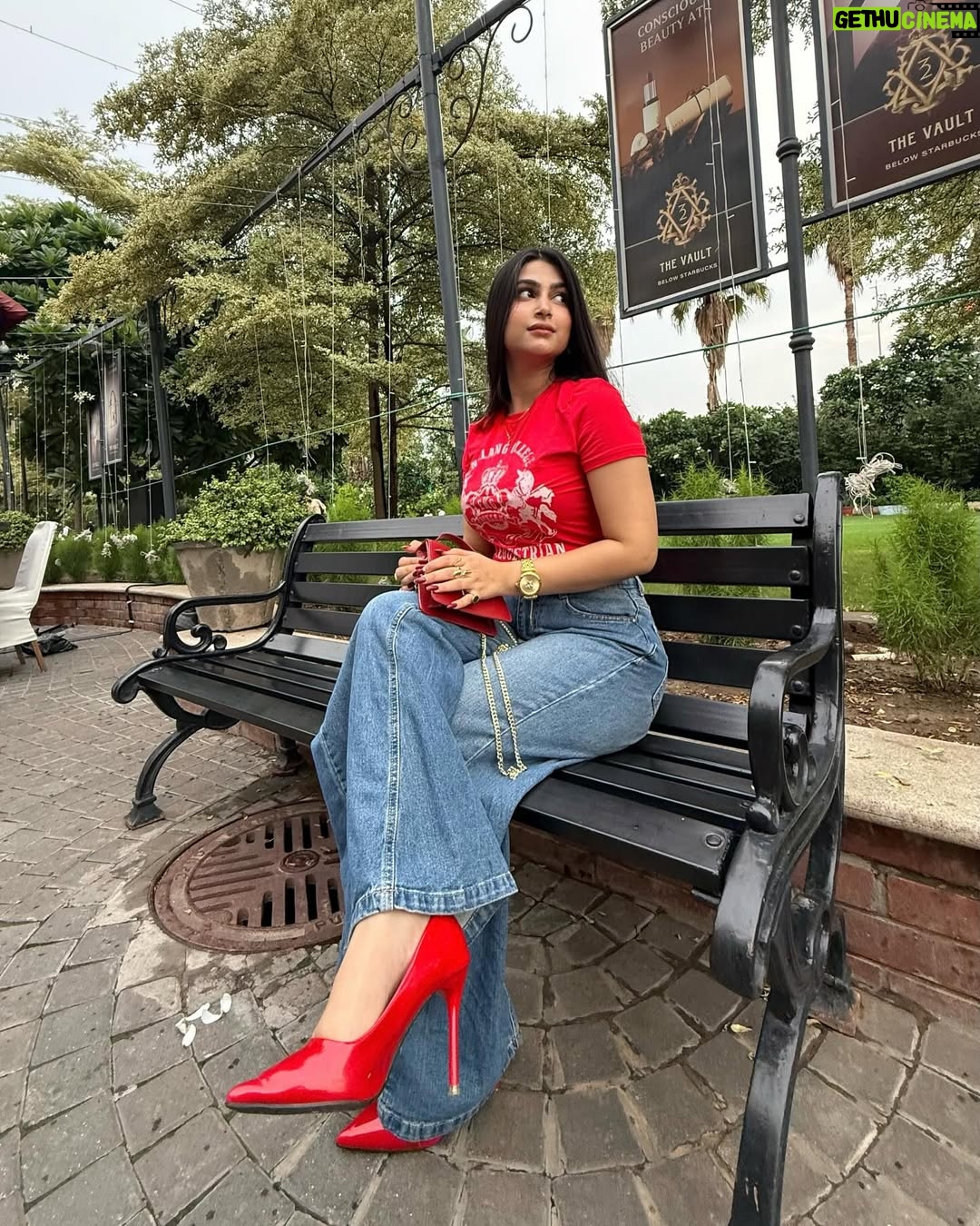 Shweta Singh - 17.7K Likes - Not Like You👠❤️‍🔥 
.
.
.
#instagram