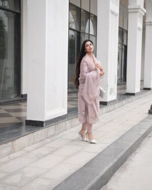 Shweta Singh Instagram - 🤍✨
.
.
.
#instagram #instastyle #style #suit #photoftheday #photoshoot #insta #like #explore #explorepage #photoshoot #photo #fashionista #fashiongram #trend