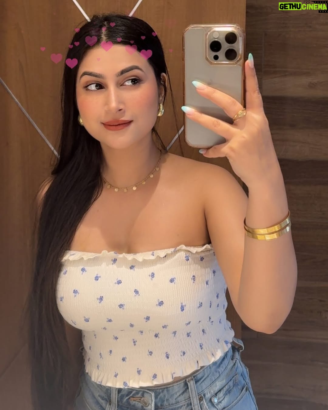 Shweta Singh - 24.6K Likes - You can get out of Goa but can’t take Goa out of you👀🤍✨ 

.
.
{ Goa , beach, restaurant, beach club, white dress, outfit, travel, trip , makeup, Instagram, explore, } 

#goa #instafit #instagram #goaoutfits #explore #traveler #fashionista #gurlstrip #shoot #ootd #trend #insta #like