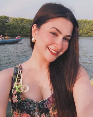 Shweta Singh Instagram - Selfie✨🤍🌿🦢
.
.
.
#exploring #kerala #nightphotography #instagood #instagram #explorepage #feed #instalike #style #instamakeup #keralatourism #verkala #photoshoot