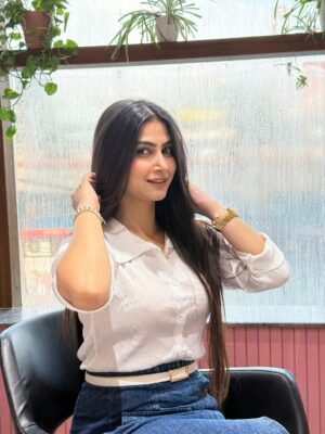 Shweta Singh Instagram - 🦢🤍✨