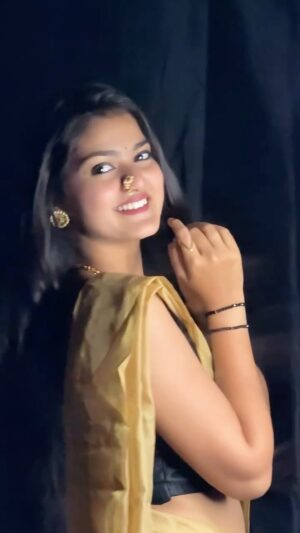 Siddhi Jambhale Instagram - Aankhon se vaar kr dena!!👀❤️‍🔥

[transition,marathi,saree,stunning,traditional]

#starfam❤️ #transition #marathi #trending #reelitfeelit #reelkarofeelkaro #reelinstagram #reelindia #foryou #explore #viral #instagood