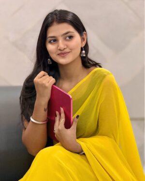 Siddhi Jambhale Instagram - खीचे मुझे कोई डोर,तेरी ओर!…….💛🫂💕🥺
.
.
.
.
.
#starfam❤️ #photooftheday #photography #brightlight #spark #style #lifestyle #fashion #fashionstyle #love #smile #beauty #beautiful #cute #pretty #positivity #vibes #instagood #instagram