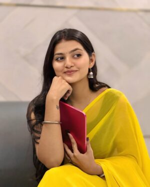 Siddhi Jambhale Instagram - खीचे मुझे कोई डोर,तेरी ओर!…….💛🫂💕🥺
.
.
.
.
.
#starfam❤️ #photooftheday #photography #brightlight #spark #style #lifestyle #fashion #fashionstyle #love #smile #beauty #beautiful #cute #pretty #positivity #vibes #instagood #instagram