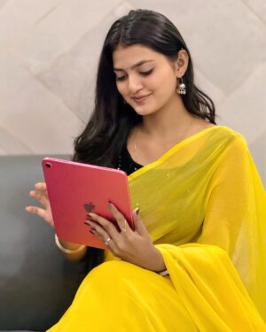 Siddhi Jambhale Instagram - खीचे मुझे कोई डोर,तेरी ओर!…….💛🫂💕🥺
.
.
.
.
.
#starfam❤️ #photooftheday #photography #brightlight #spark #style #lifestyle #fashion #fashionstyle #love #smile #beauty #beautiful #cute #pretty #positivity #vibes #instagood #instagram
