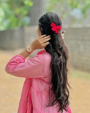 Siddhi Jambhale Instagram - Little babyyy 🎀💕
Crochet bow clip:- @loops._of_love._ ❤️
#starfam❤️ #photooftheday #photography #crochet #bow #brightlight #spark #style #lifestyle #fashion #fashionstyle #love #smile #beauty #beautiful #cute #pretty #positivity #vibes #instagood #instagram