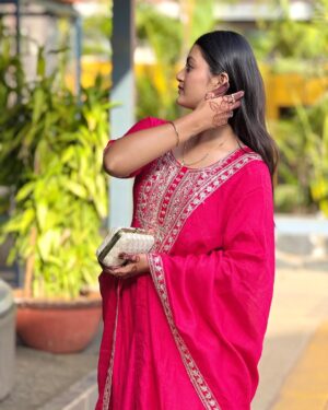 Siddhi Jambhale Instagram - Jadumantarr,तुझा swag og….og!! 💕😎
.
.
.
.
.
#starfam❤️ #photooftheday #photography #brightlight #traditional #style #lifestyle #fashion #fashionstyle #love #smile #beauty #beautiful #cute #pretty #positivity #vibes #hairgoals #instagood #instagram #mumbai #nashik